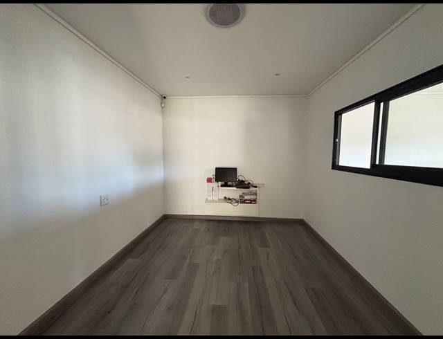 1,060M² WAREHOUSE TO LET IN STRAND INDUSTRIA
